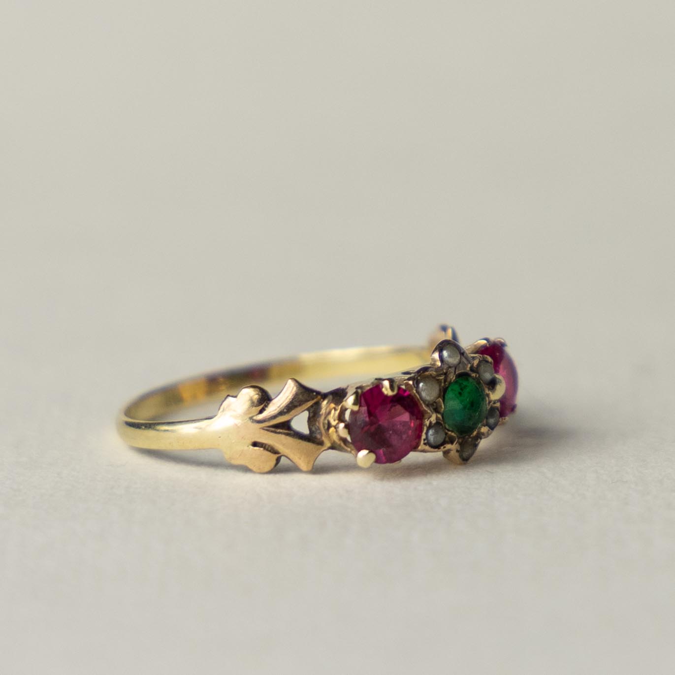 antique Victorian 9ct flower cluster ring