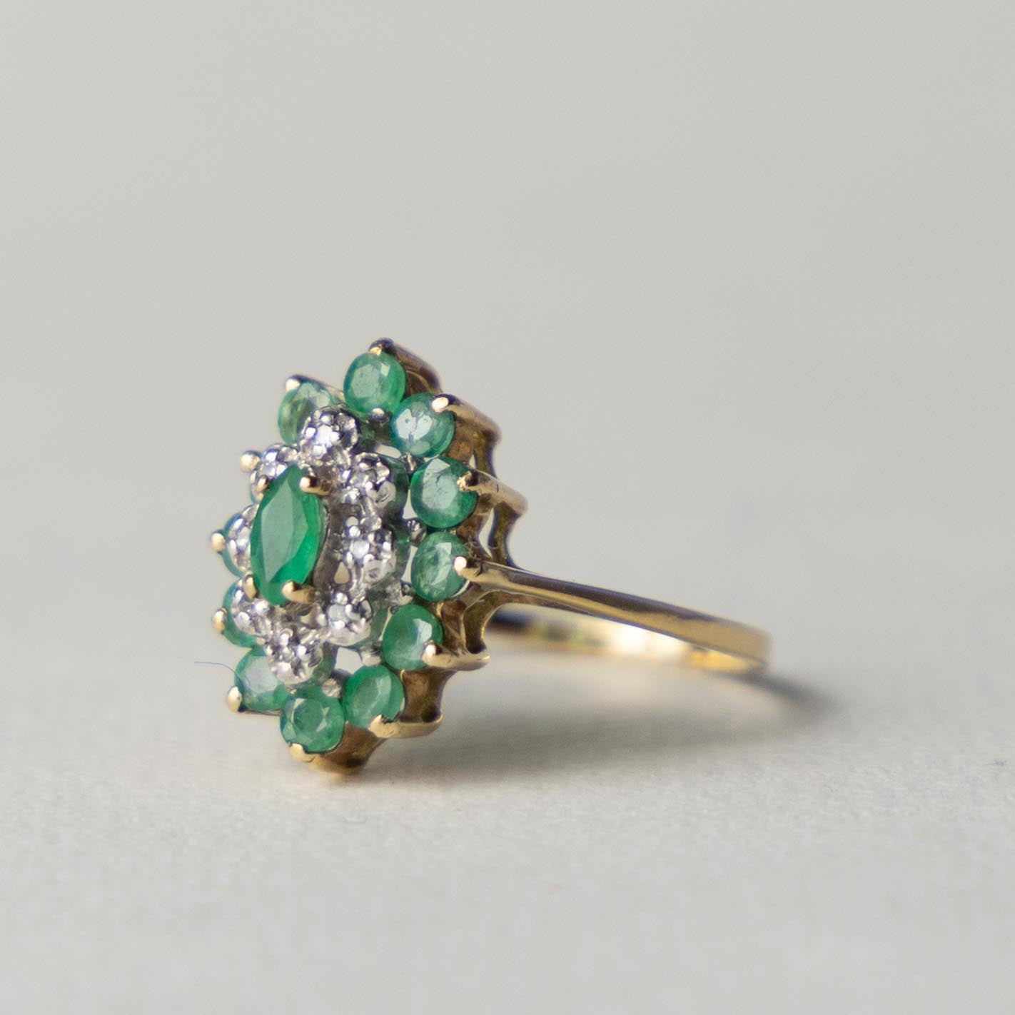 9ct emerald & diamond cluster