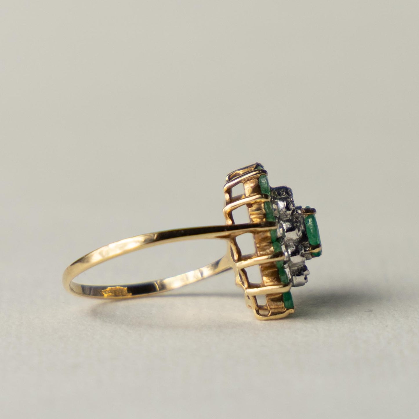 9ct emerald & diamond cluster