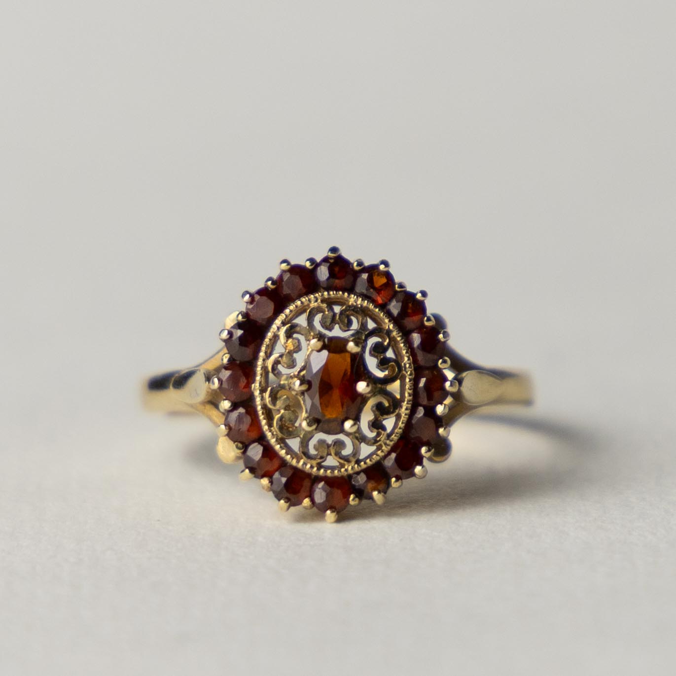 9ct garnet cluster ring