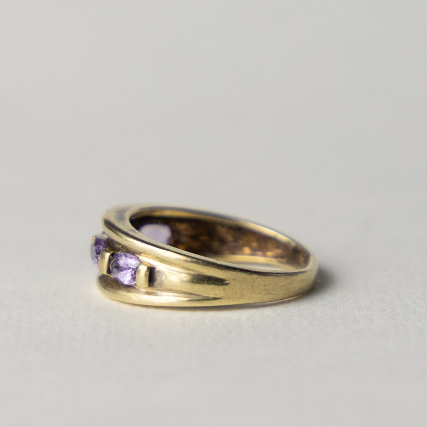 9ct amethyst band ring