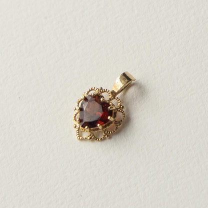 9ct garnet heart pendant