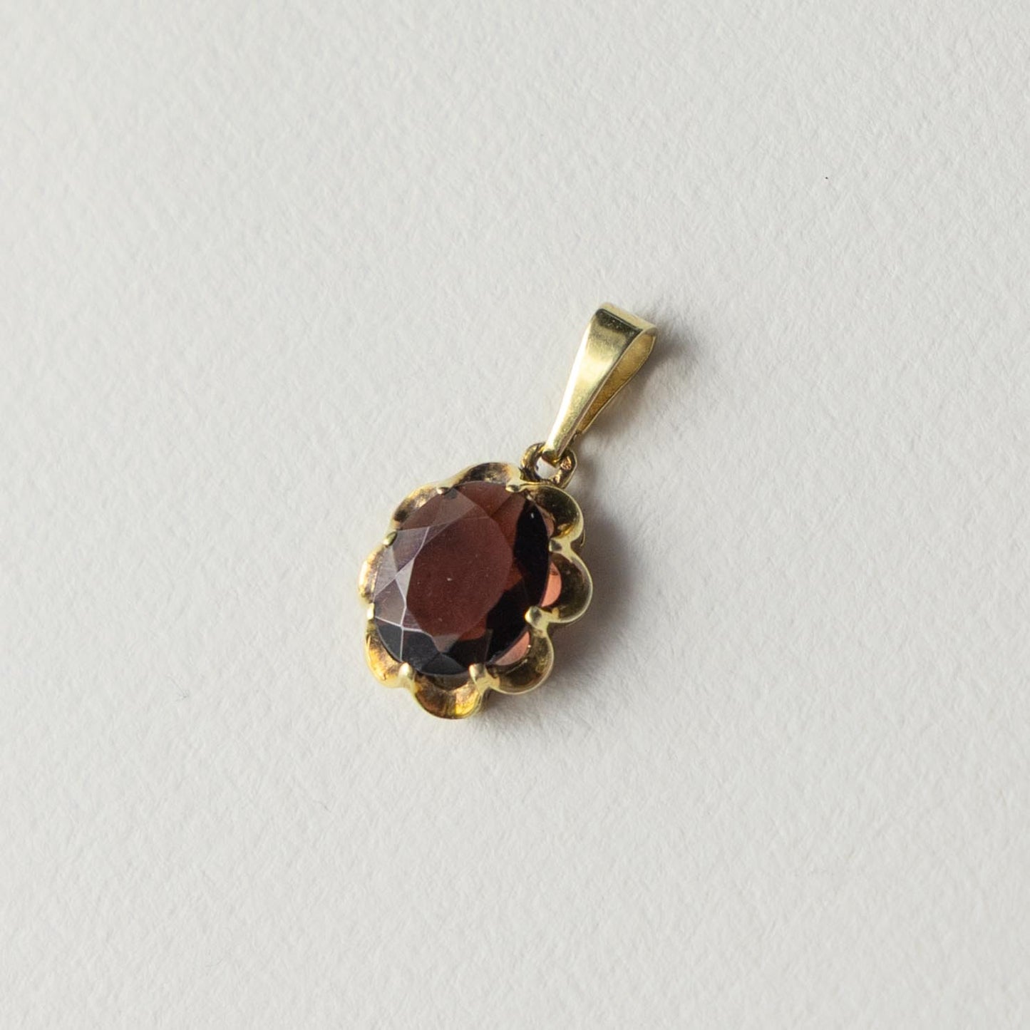 14ct garnet pendant
