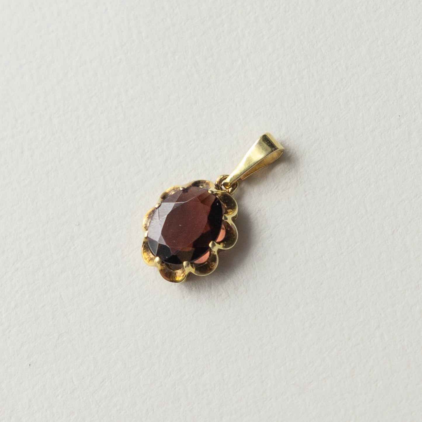 14ct garnet pendant