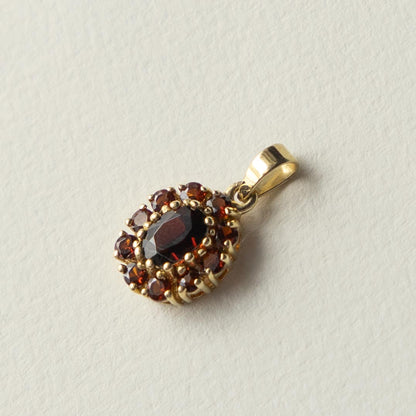 9ct garnet cluster pendant
