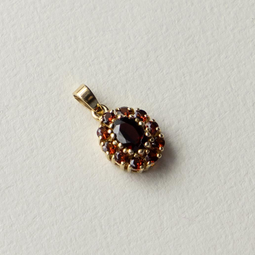 9ct garnet cluster pendant