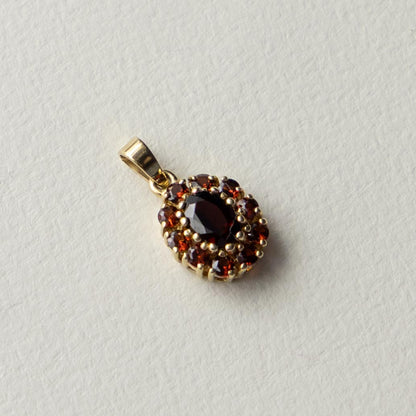 9ct garnet cluster pendant