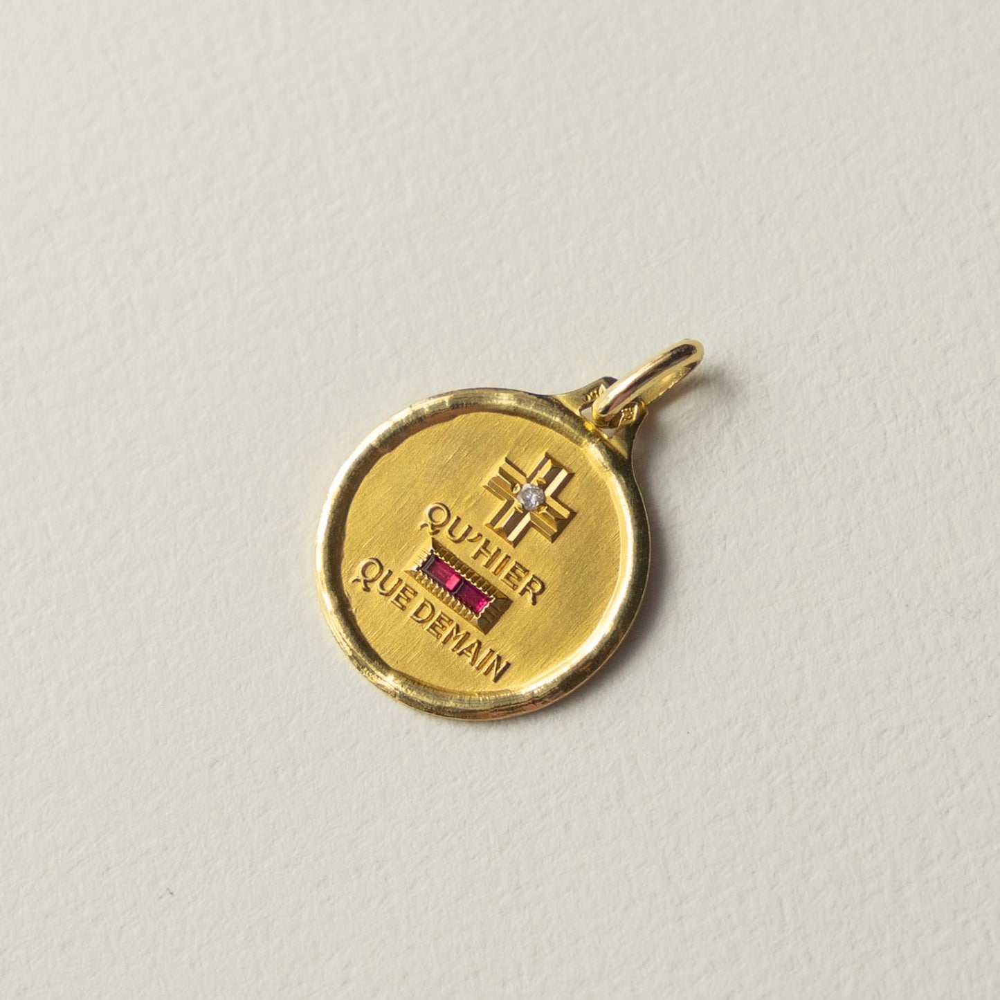 18ct AUGIS love pendant
