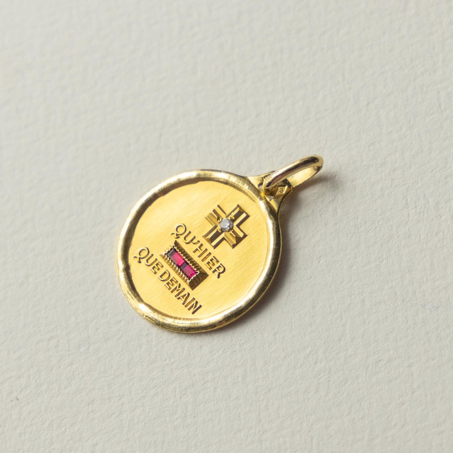 18ct AUGIS love pendant