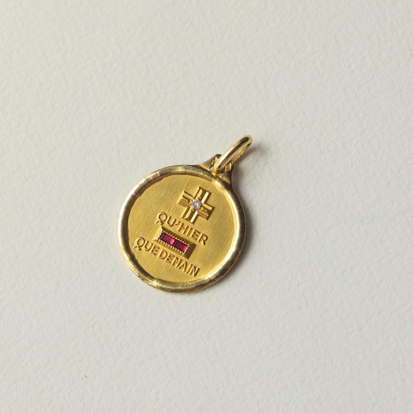 18ct AUGIS love pendant