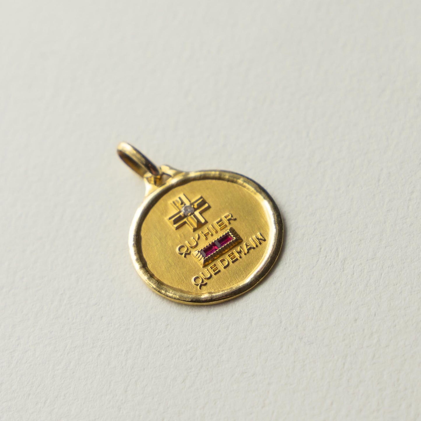 18ct AUGIS love pendant