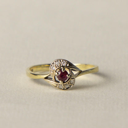 14ct ruby diamond ring