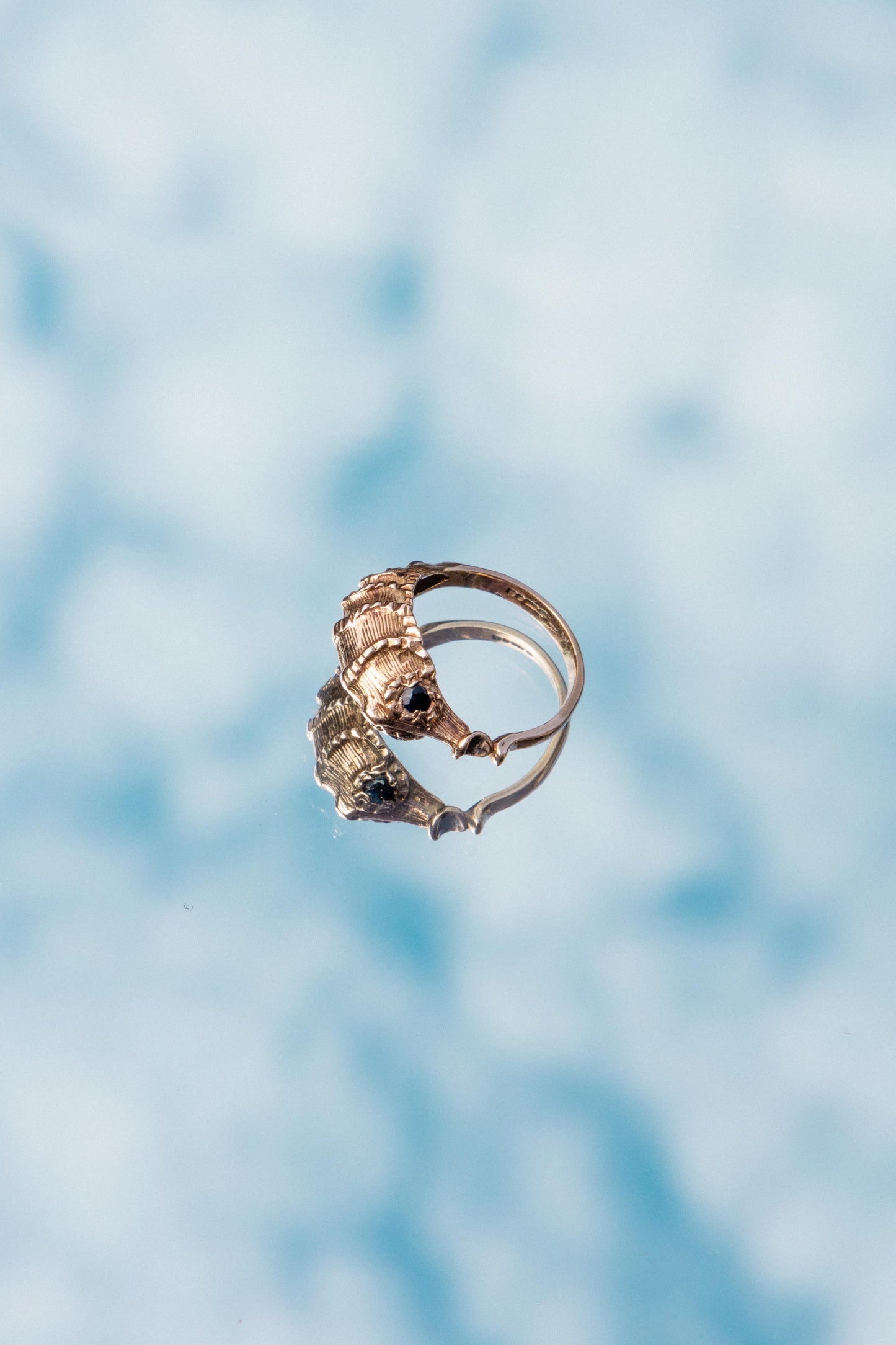9ct seahorse sapphire ring