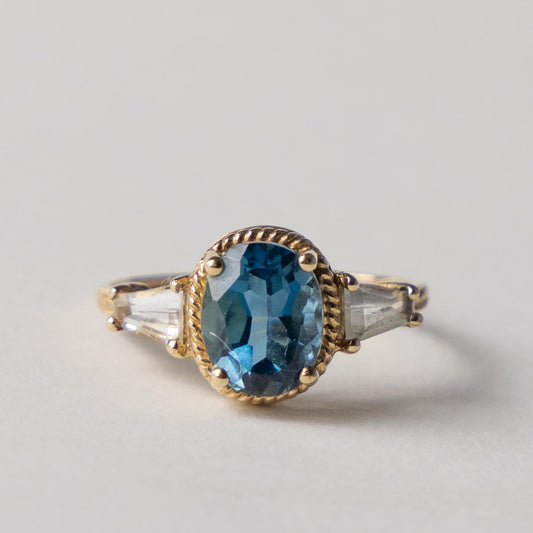 9ct blue & white topaz