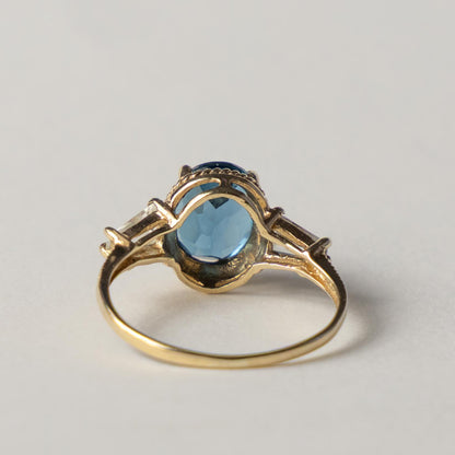 9ct blue & white topaz