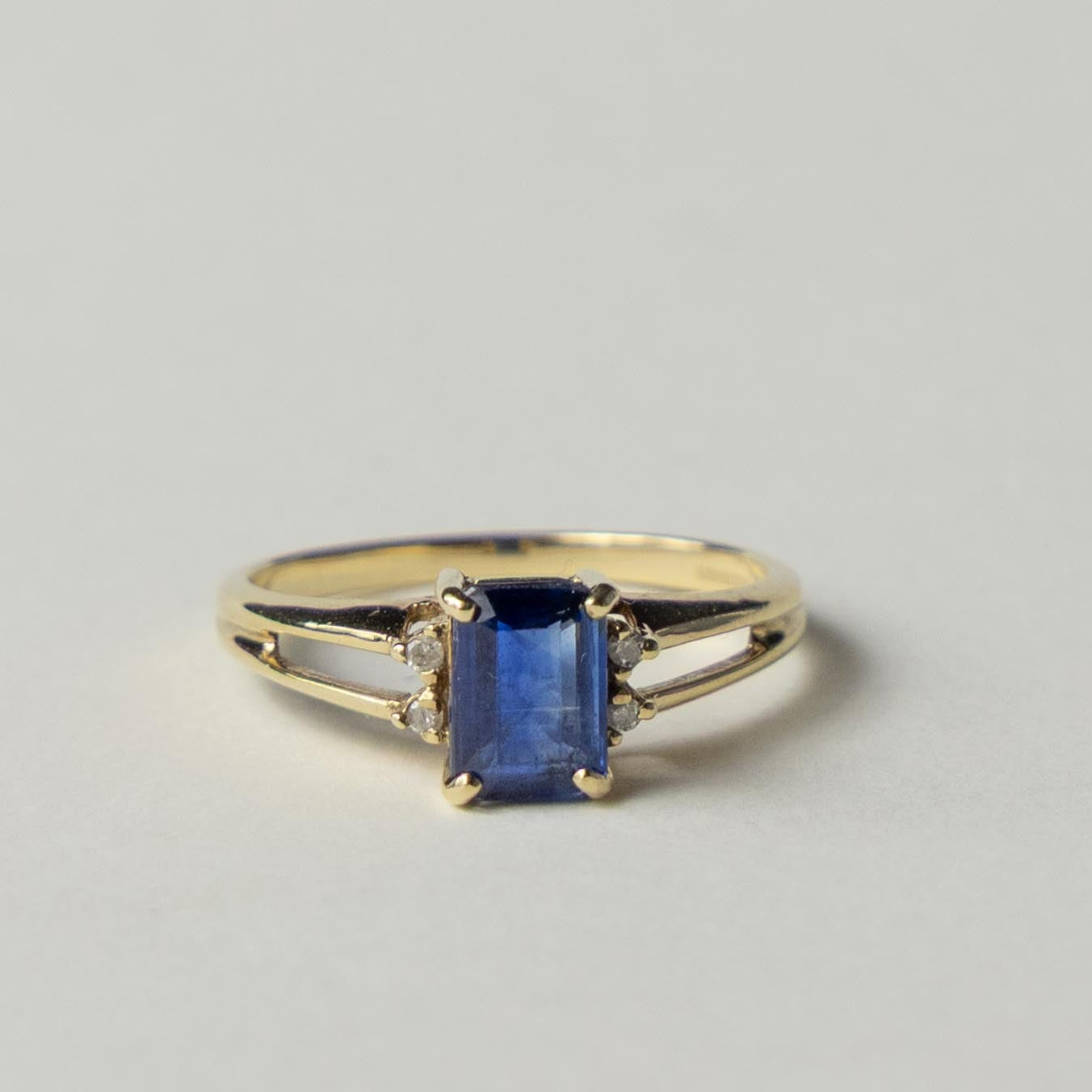 9ct sapphire & diamond solitaire