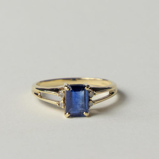 9ct sapphire & diamond solitaire
