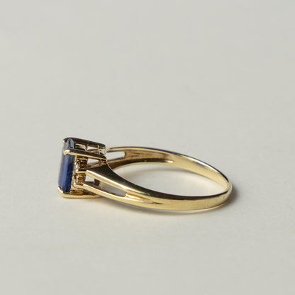 9ct sapphire & diamond solitaire
