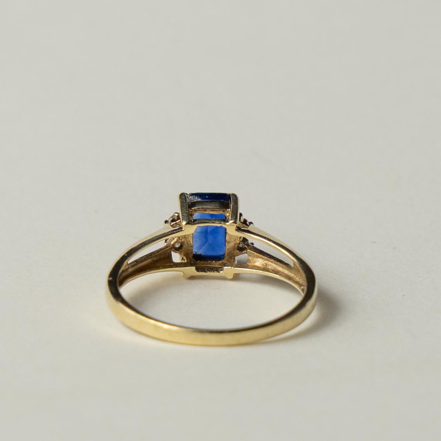 9ct sapphire & diamond solitaire