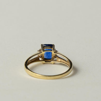 9ct sapphire & diamond solitaire