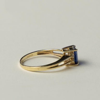 9ct sapphire & diamond solitaire