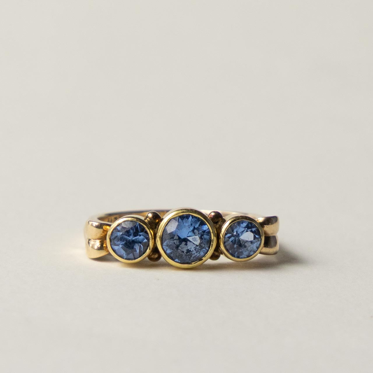 10ct spinel trilogy ring
