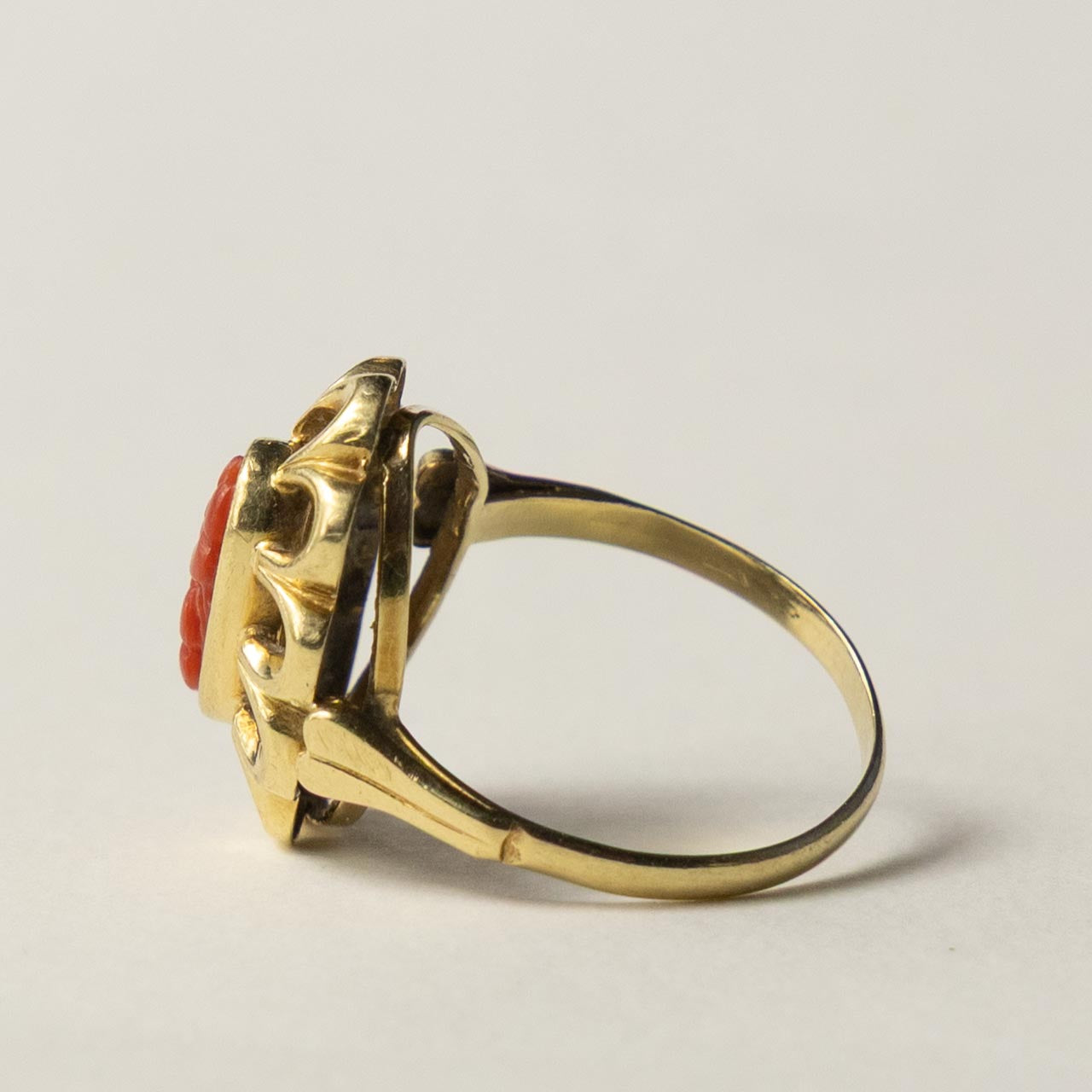 14ct flower coral ring