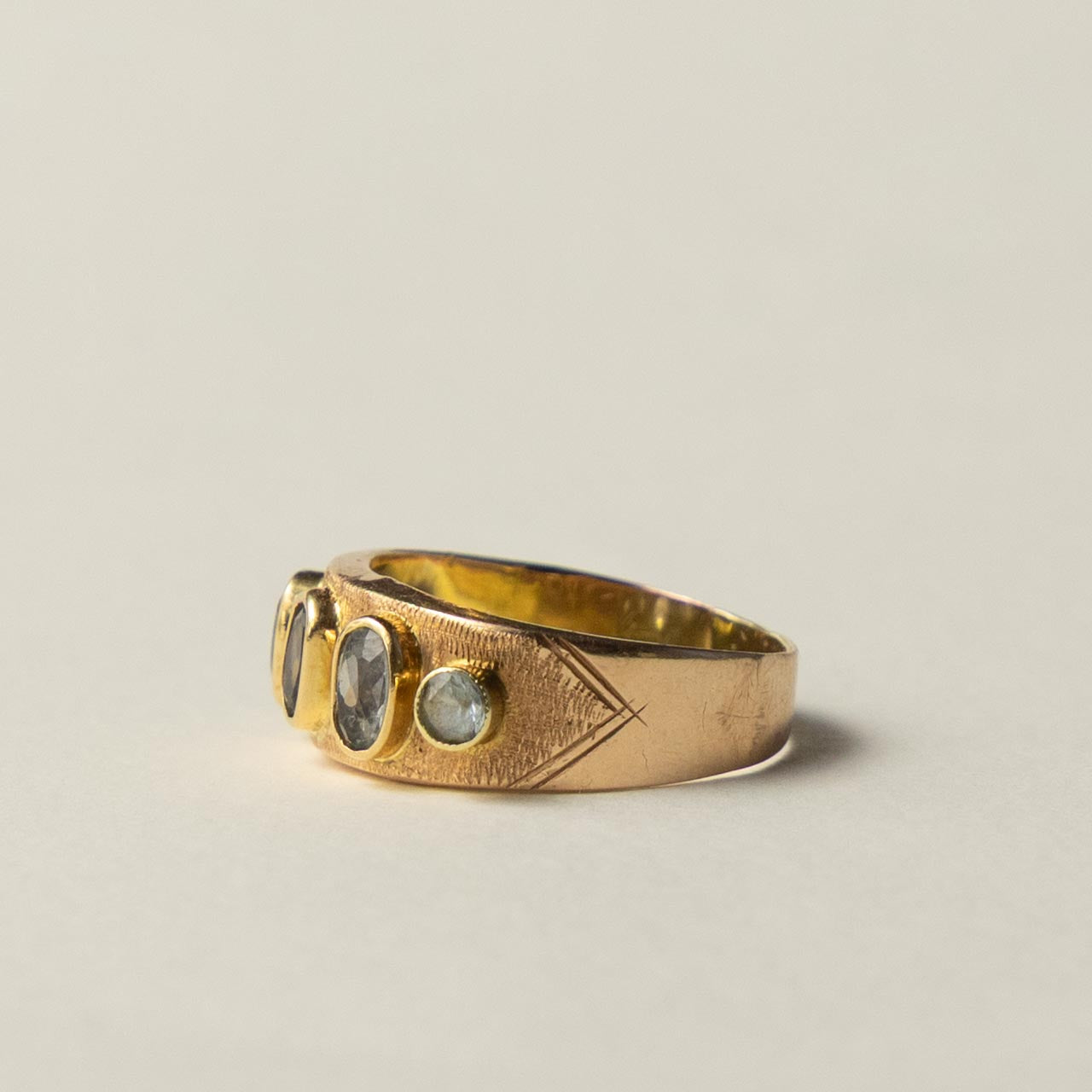 14ct gold aquamarine ring