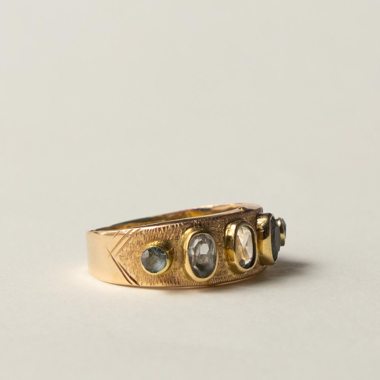 14ct gold aquamarine ring