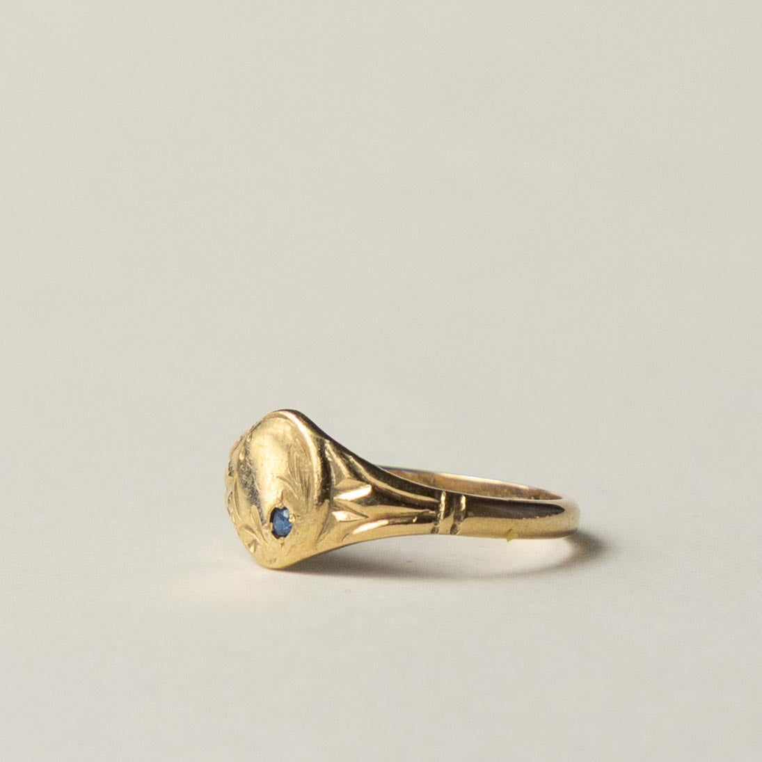 9ct signet ring sapphire