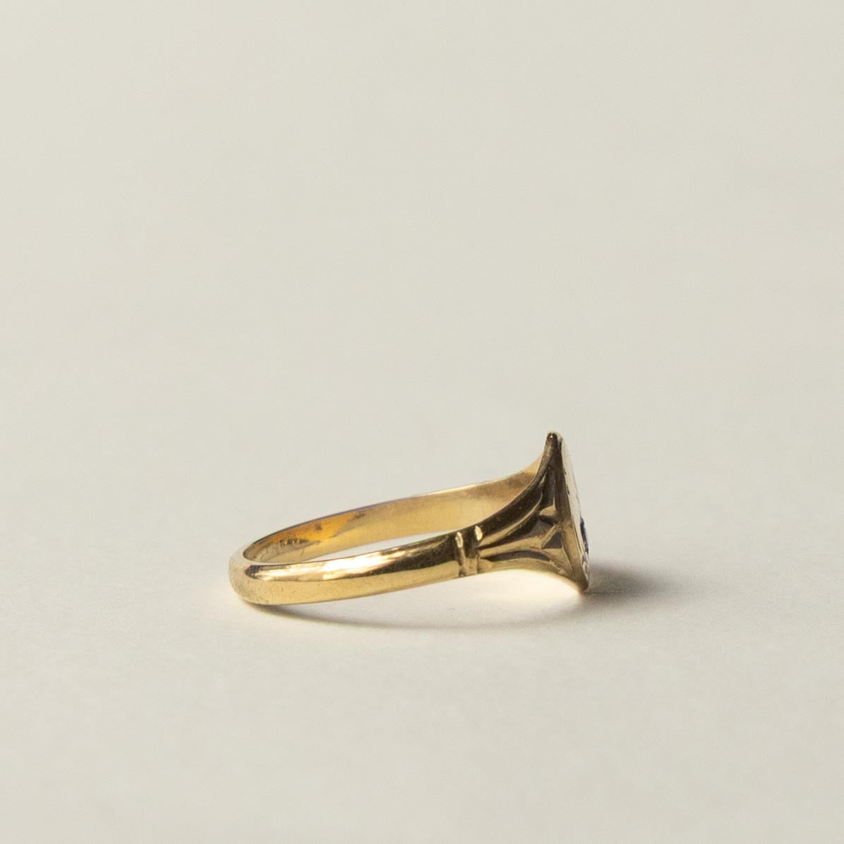 9ct signet ring sapphire