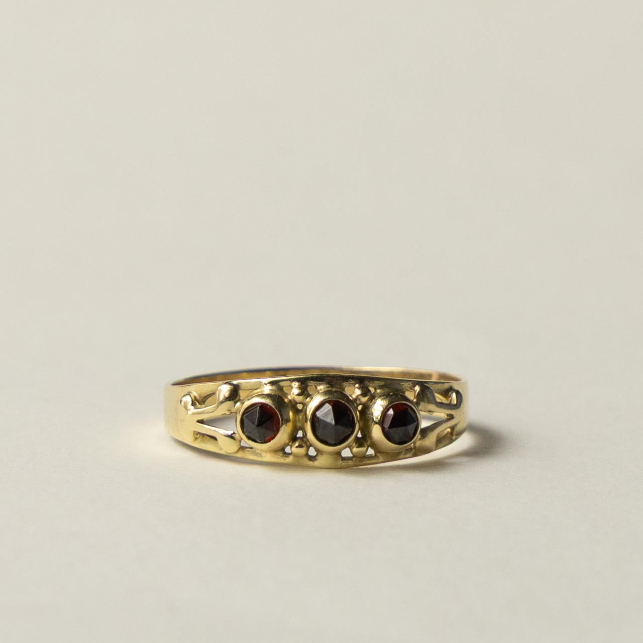14ct garnet trilogy ring