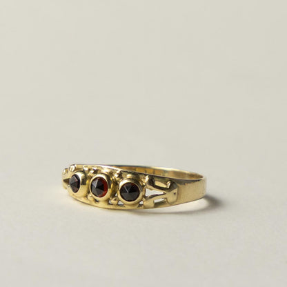 14ct garnet trilogy ring