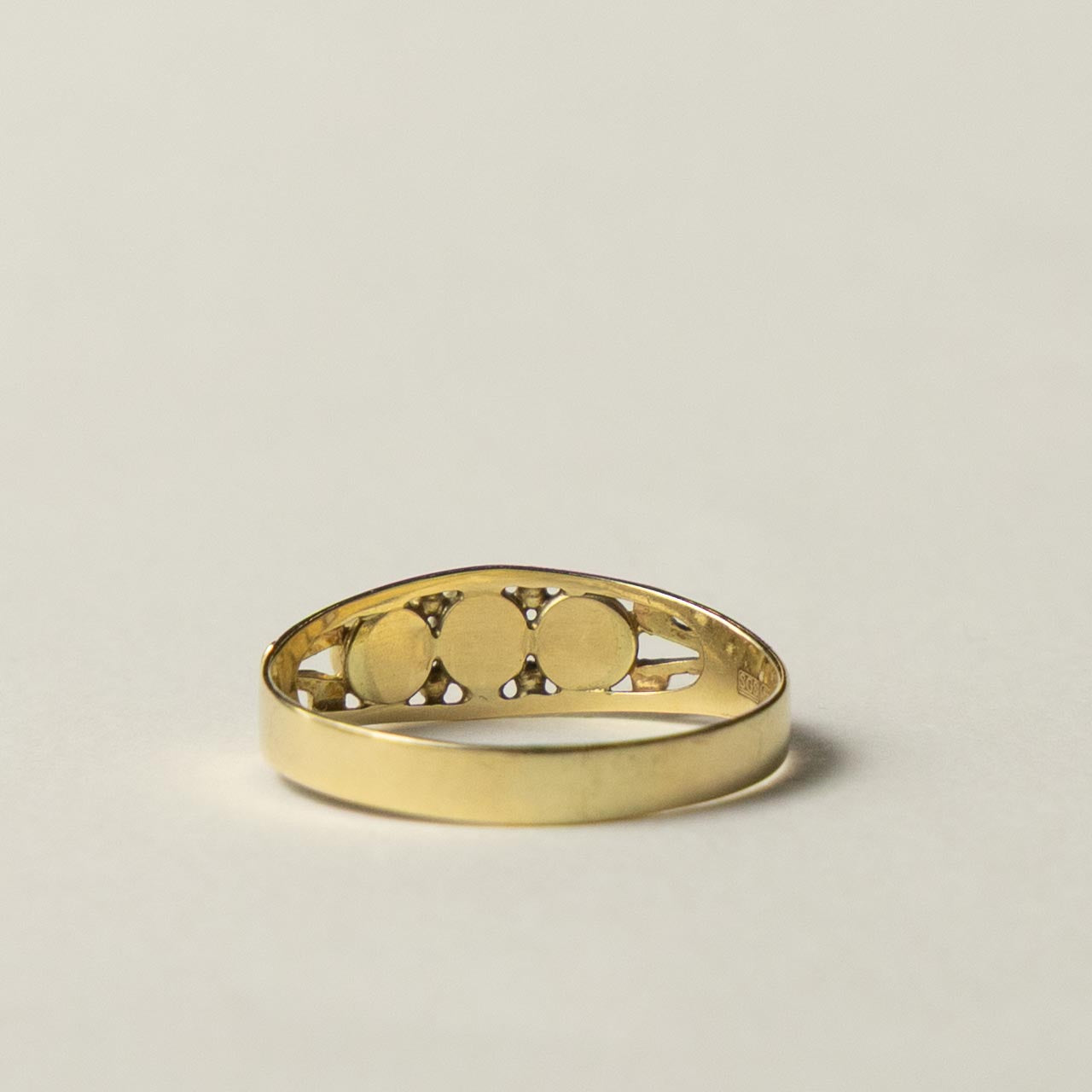 14ct garnet trilogy ring