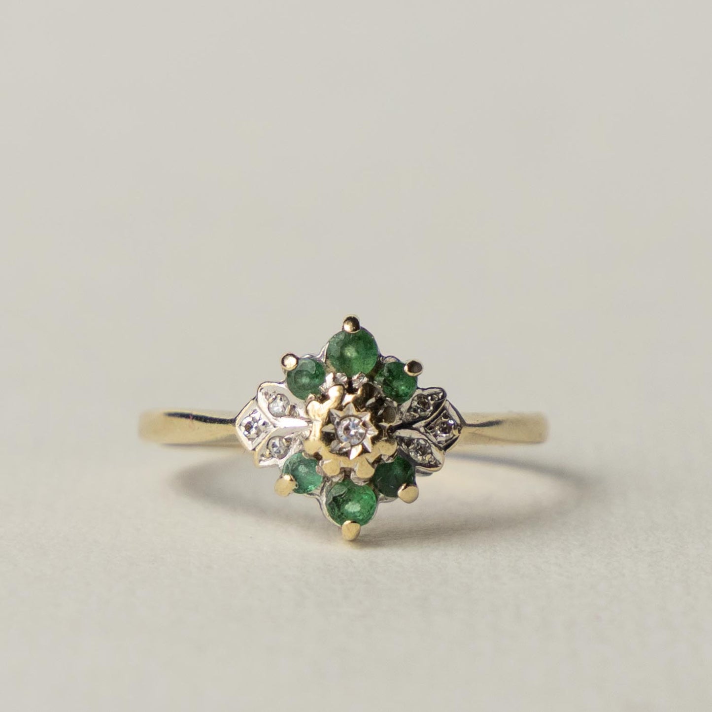 9ct emerald & diamond flower