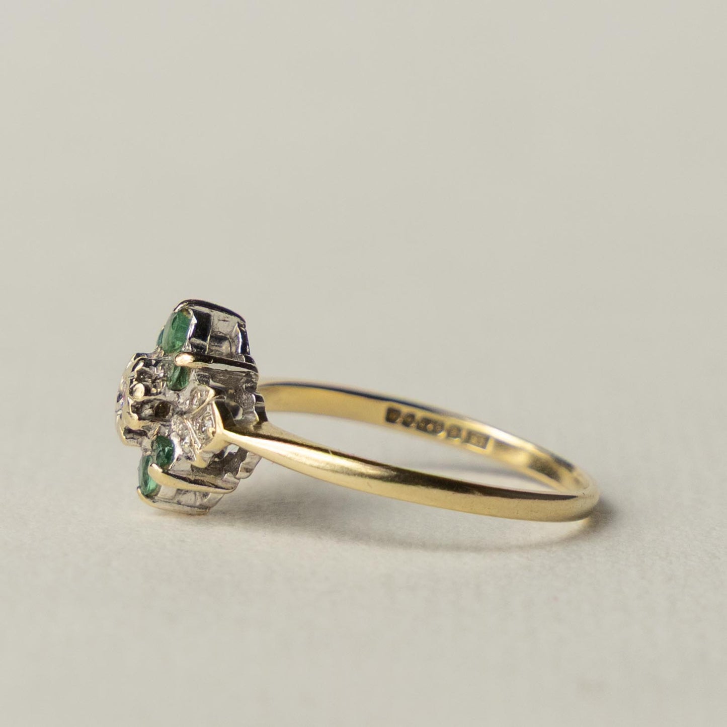 9ct emerald & diamond flower