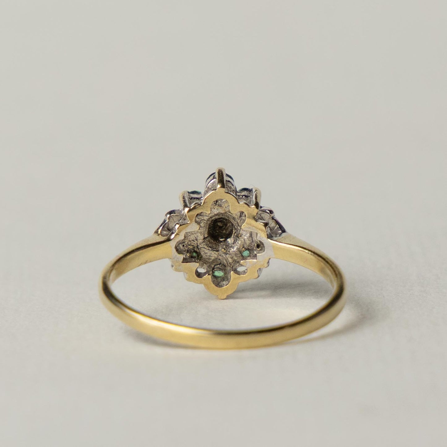 9ct emerald & diamond flower