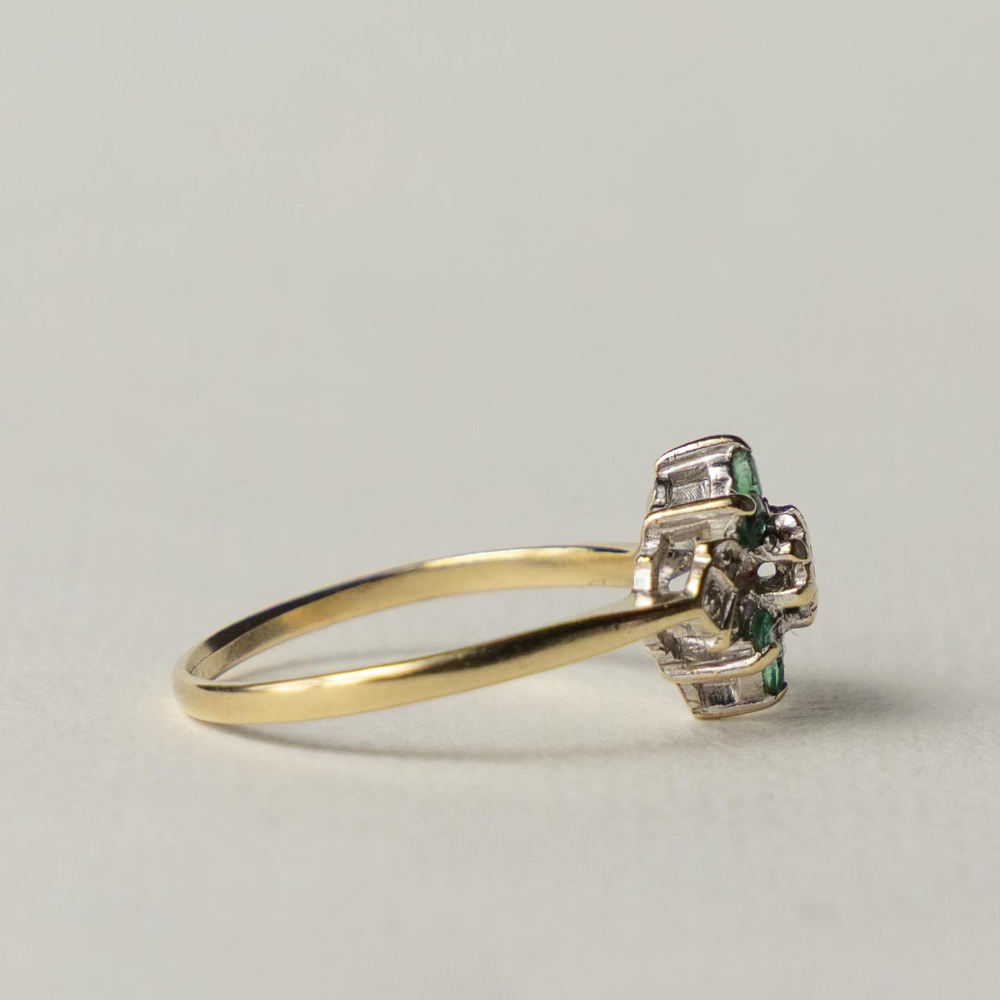 9ct emerald & diamond flower