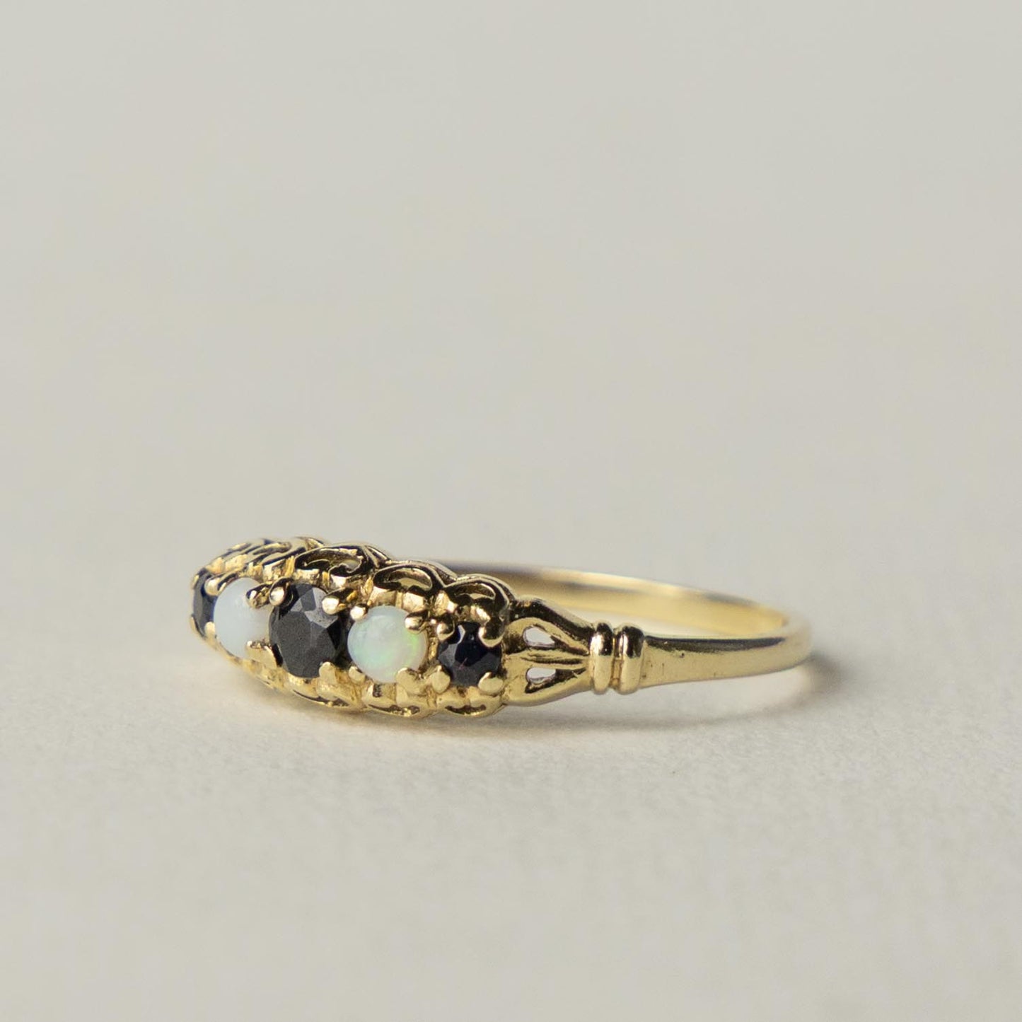 9ct opal & sapphire ring