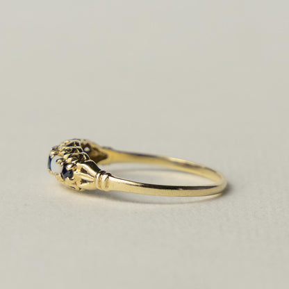 9ct opal & sapphire ring