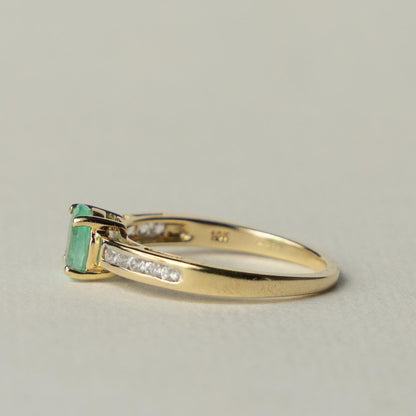 10ct emerald & diamond ring