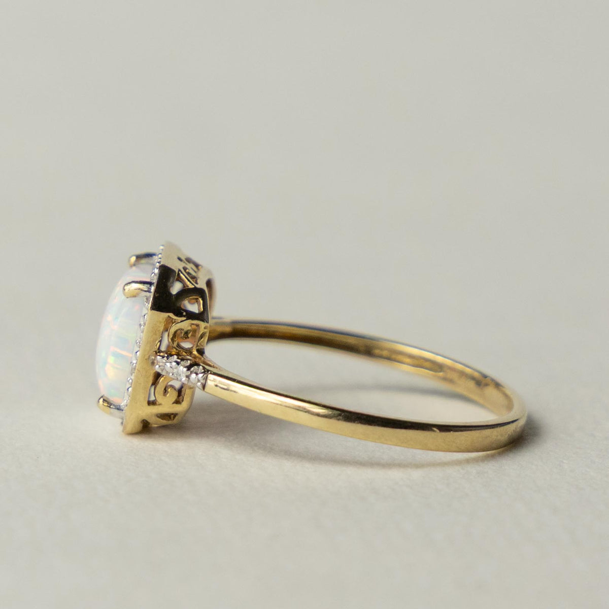 9ct opal & diamond ring