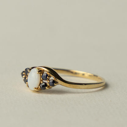 9ct opal & sapphire ring