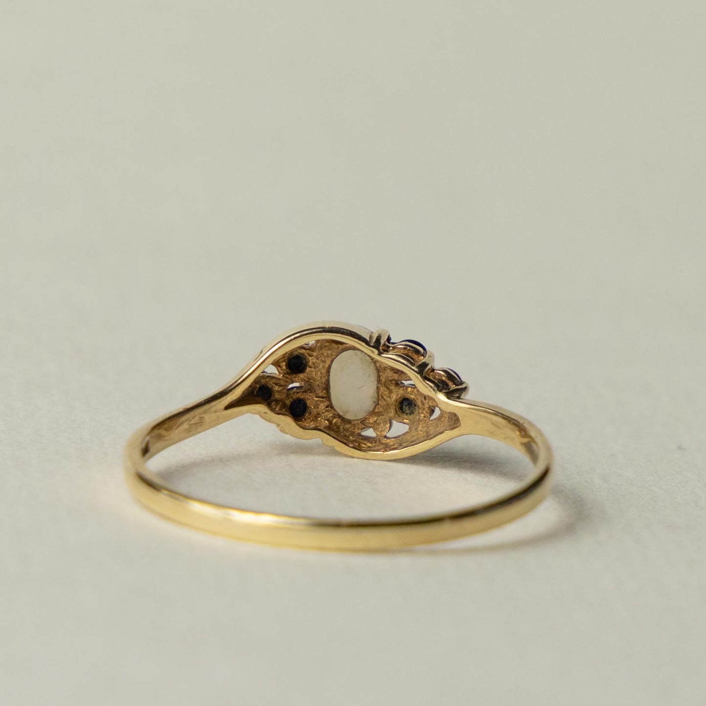9ct opal & sapphire ring
