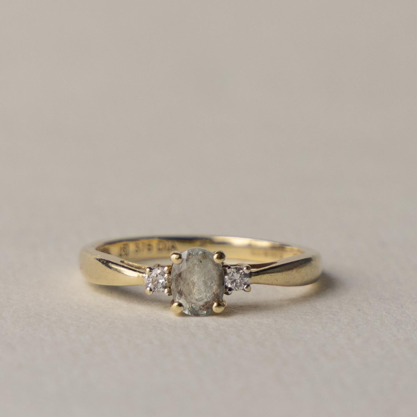 9ct topaz & diamond solitaire