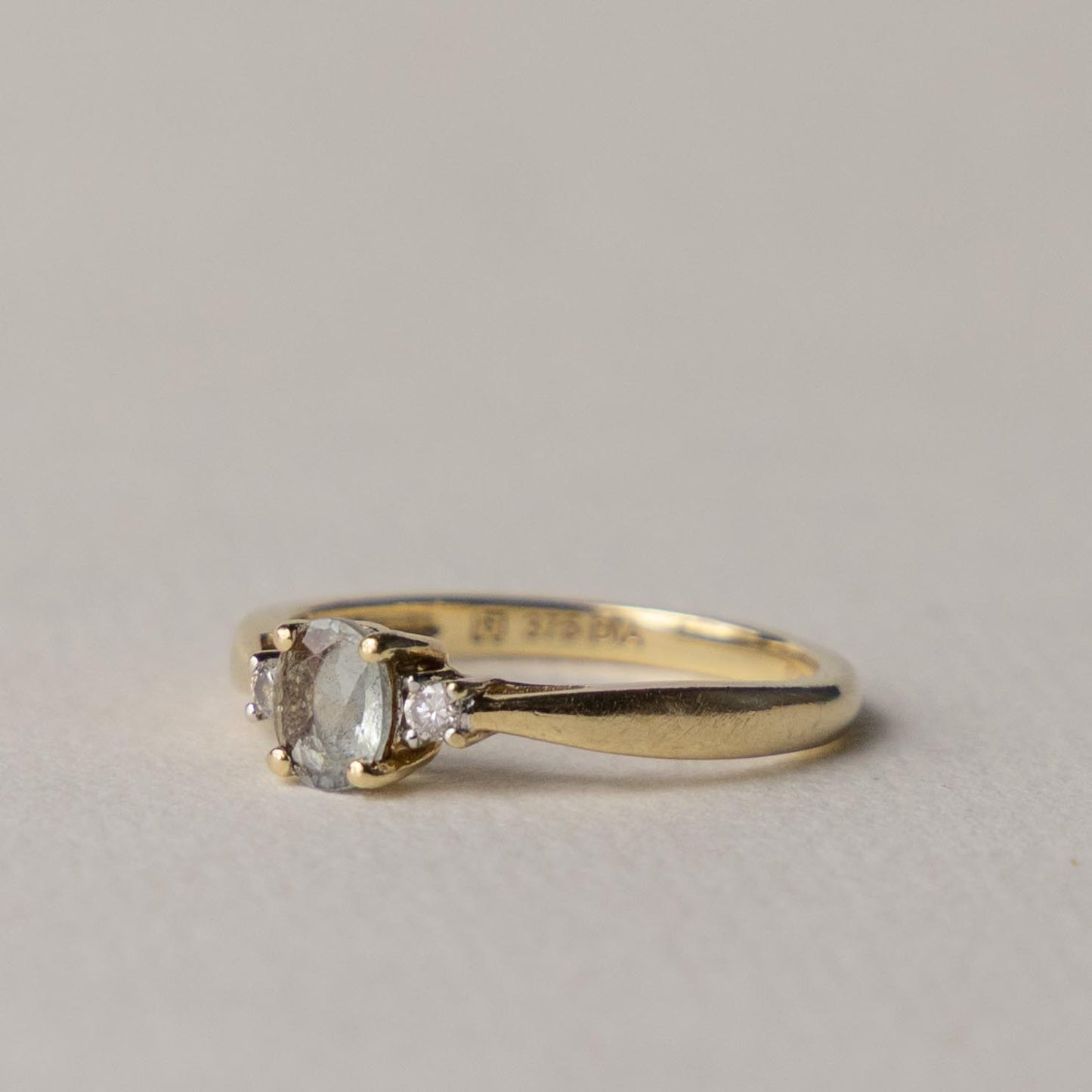 9ct topaz & diamond solitaire