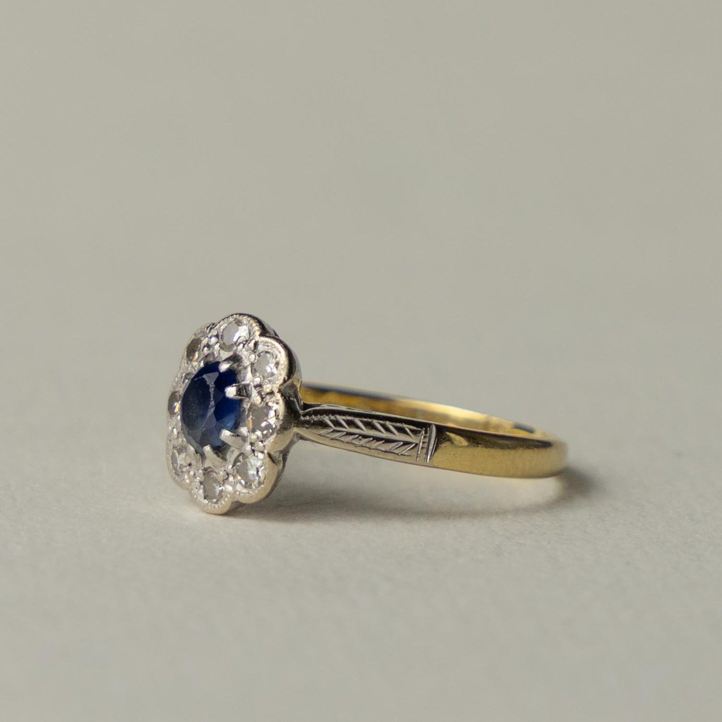 antique Edwardian 18ct sapphire & diamond cluster ring