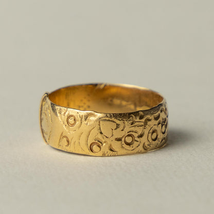 antique 18ct engraved wedding band ring