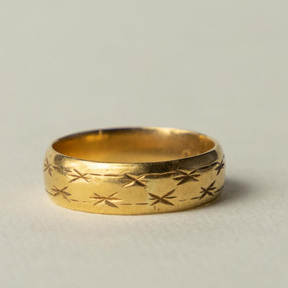 vintage 18ct gold patterned band ring