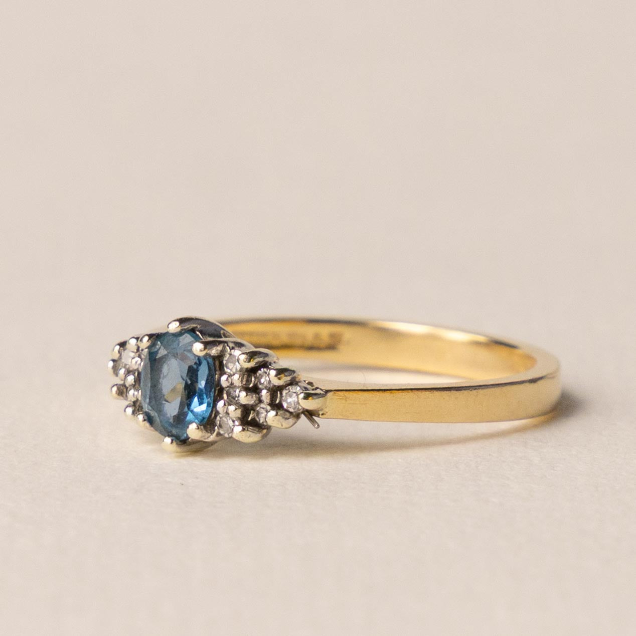 9ct topaz & diamond cluster ring